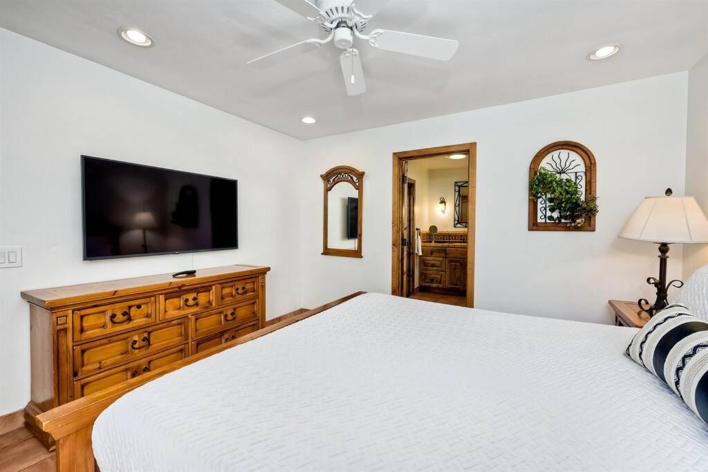 Great Group Retreat! Hacienda Decor, Spacious Floor Plan, Private Backyard كارلسباد، كاليفورنيا المظهر الخارجي الصورة