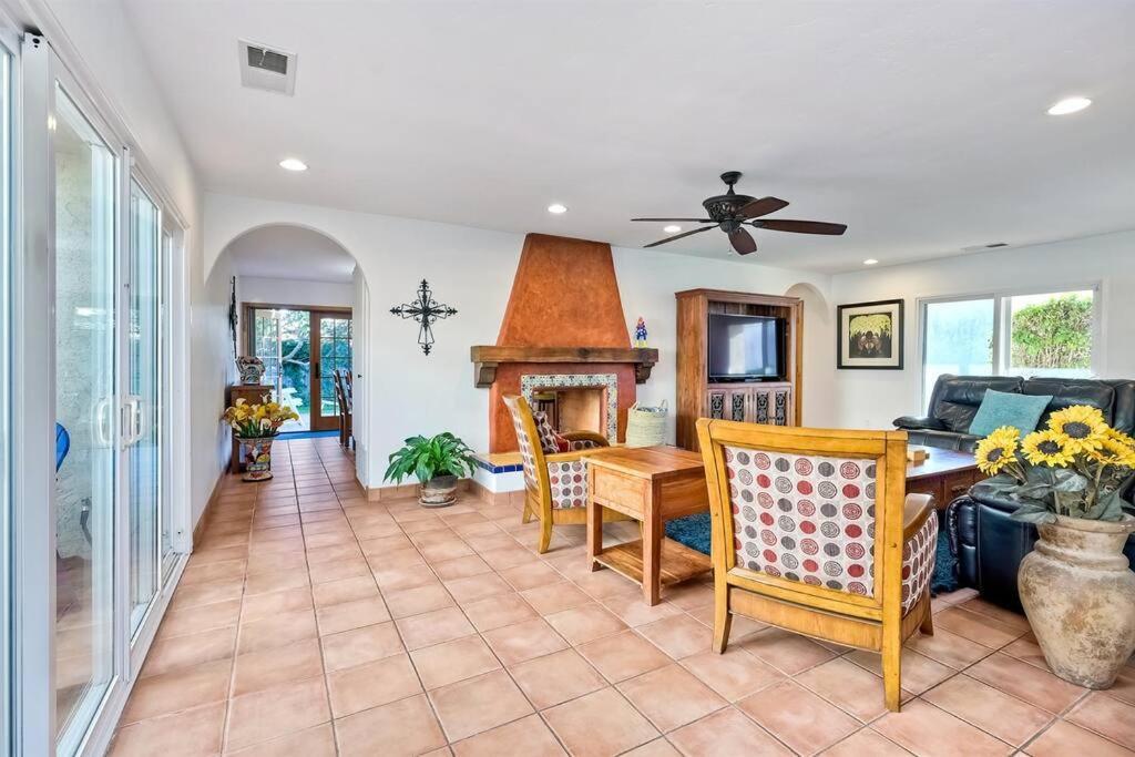 Great Group Retreat! Hacienda Decor, Spacious Floor Plan, Private Backyard كارلسباد، كاليفورنيا المظهر الخارجي الصورة